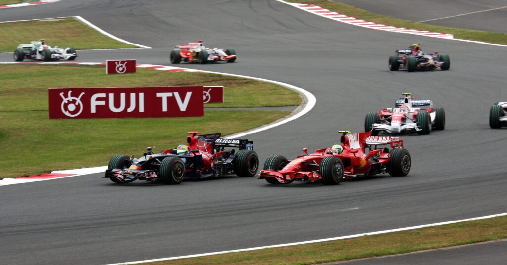 Felipe Massa battles Sebastien Bourdais at the 2008 Japanese Grand Prix at Fuji.